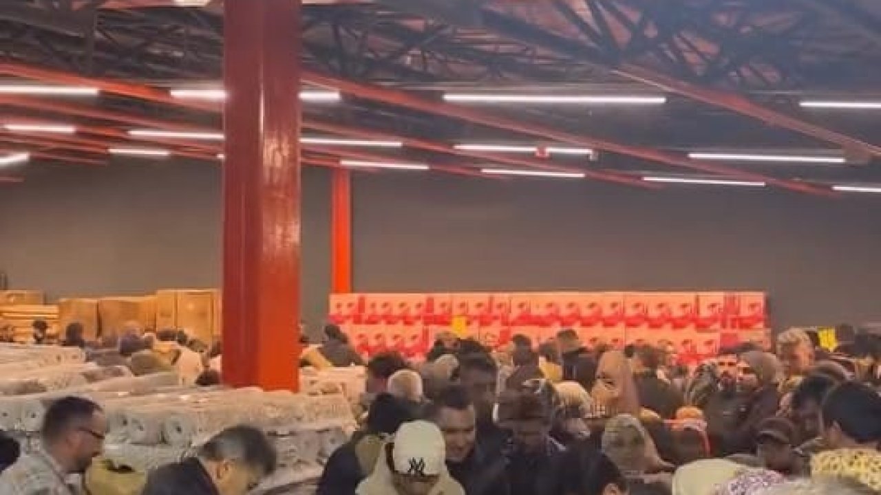 100 TL’lik indirim izdihamı!