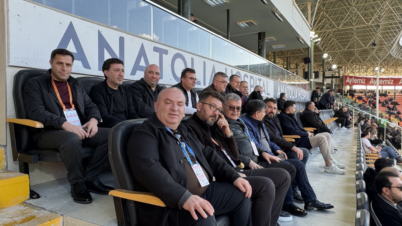 Konyaspor yönetimi Alanyaspor deplasmanında