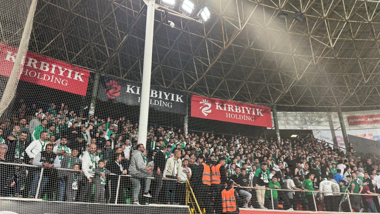 Konyasporlu taraftarlardan haklı protesto