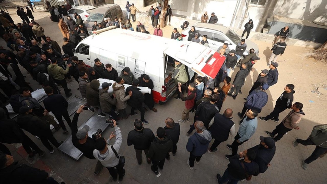 Terör devleti İsrail Gazze'de sürekli ateşkesi ihlal ediyor