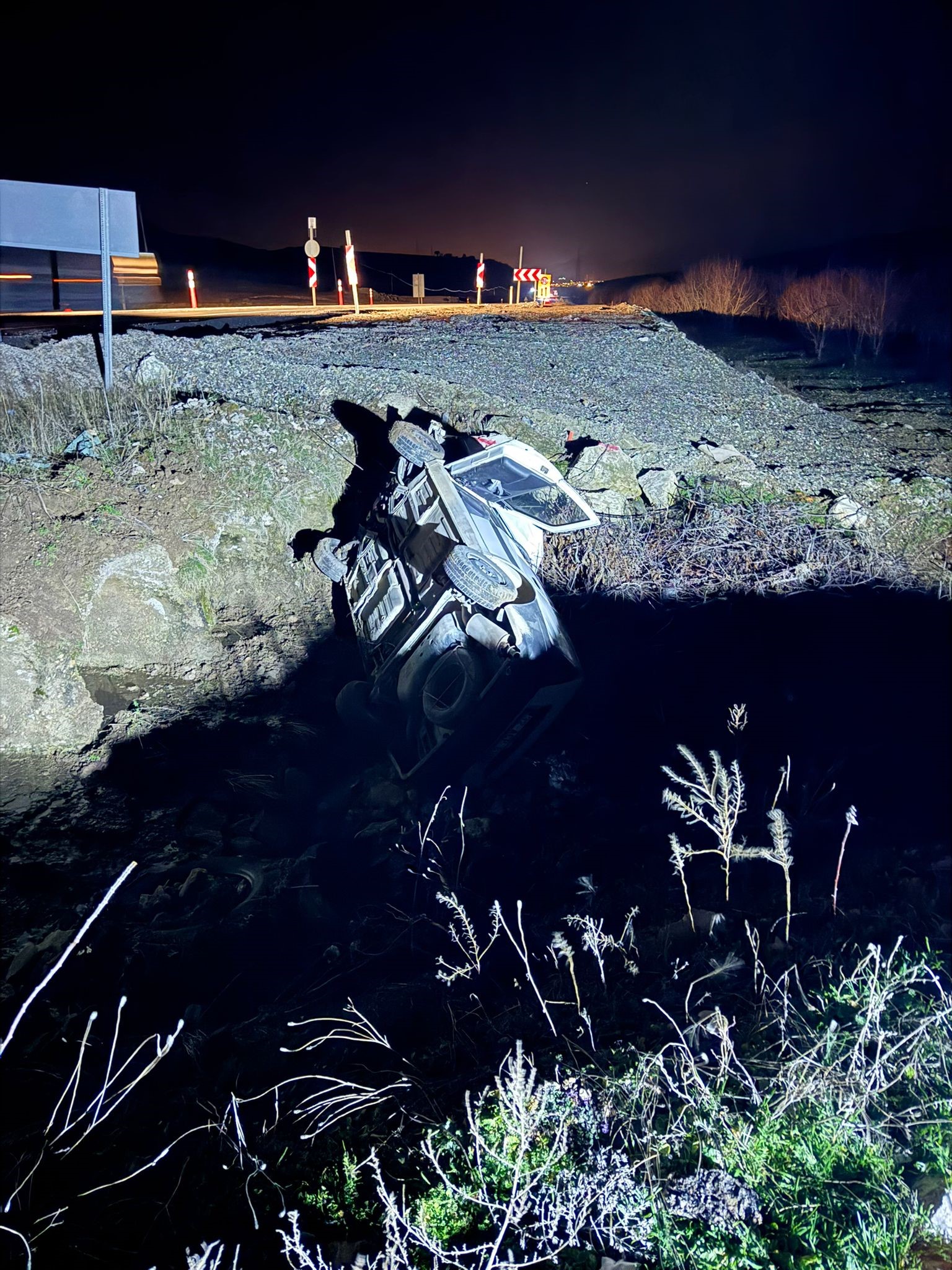 Konya yolunda otomobil şarampole devrildi: 5 yaralı