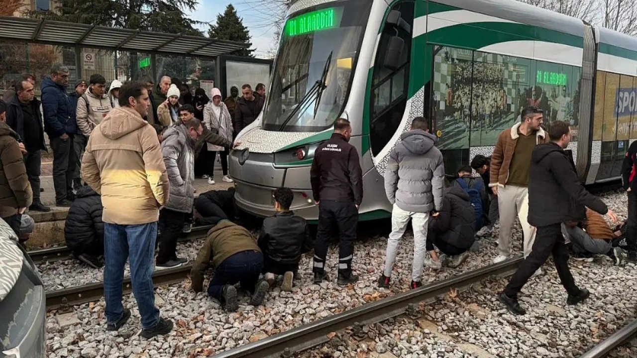 Konya’da yürekleri ağıza getiren feci kaza! Tramvayın altında kaldı...