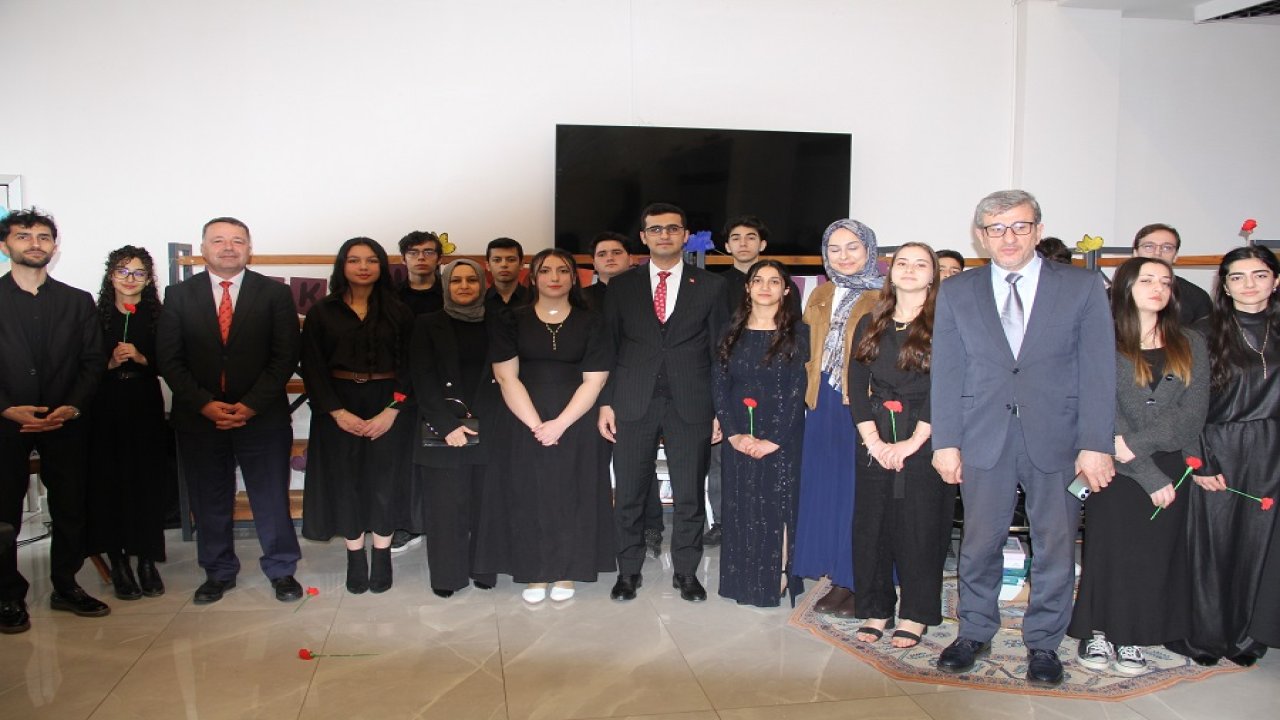 Yalıhüyük'te anlamlı şiir dinletisi