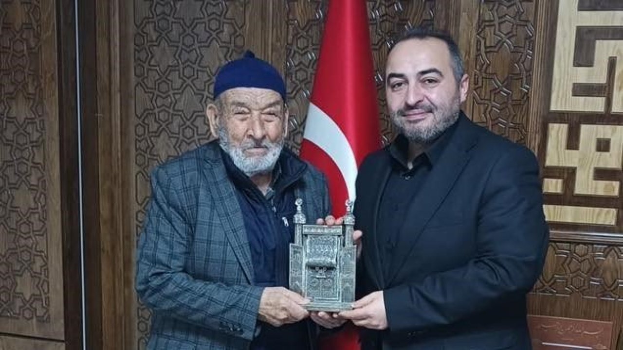 Konya'da 84 yaşındaki vatandaş hafızlık yarışmasında birinci oldu