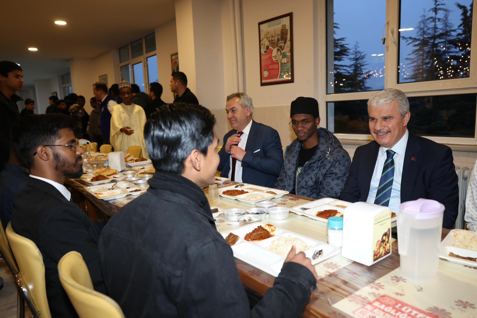 Vali Akın, öğrencilerle iftar sofrasında buluştu