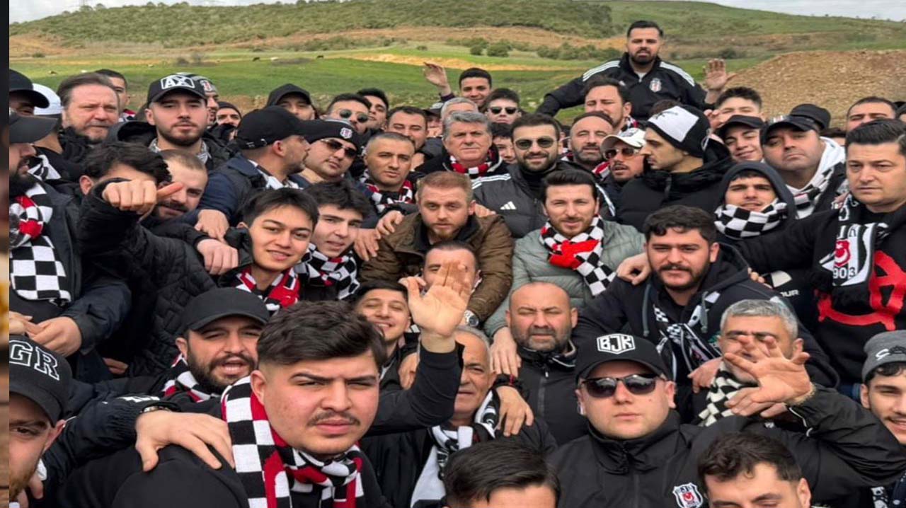 Serdar Adalı, taraftarla birlikte deplasmanda