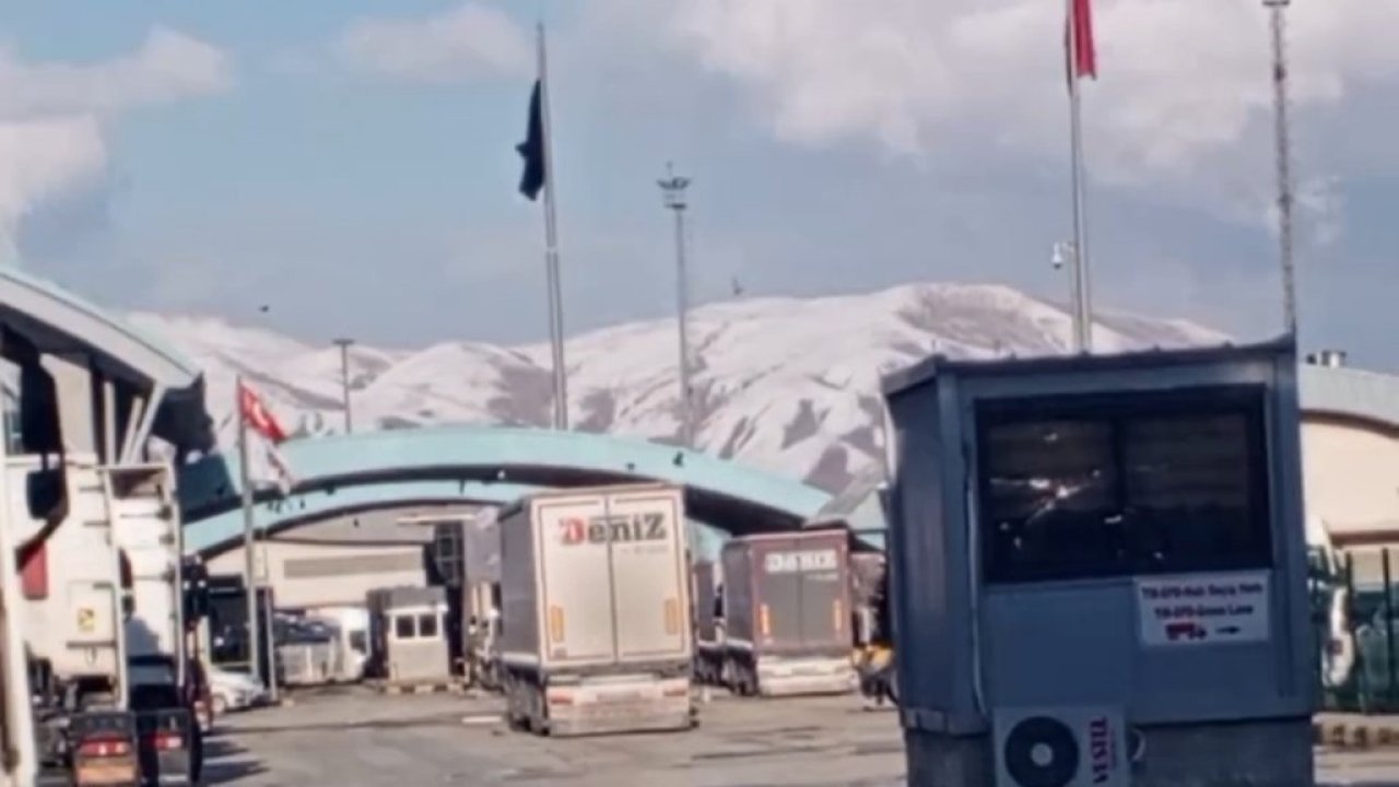 İran sınırındaki Esendere Sınır Kapısı’nda geçişlere kısıtlama getirildi