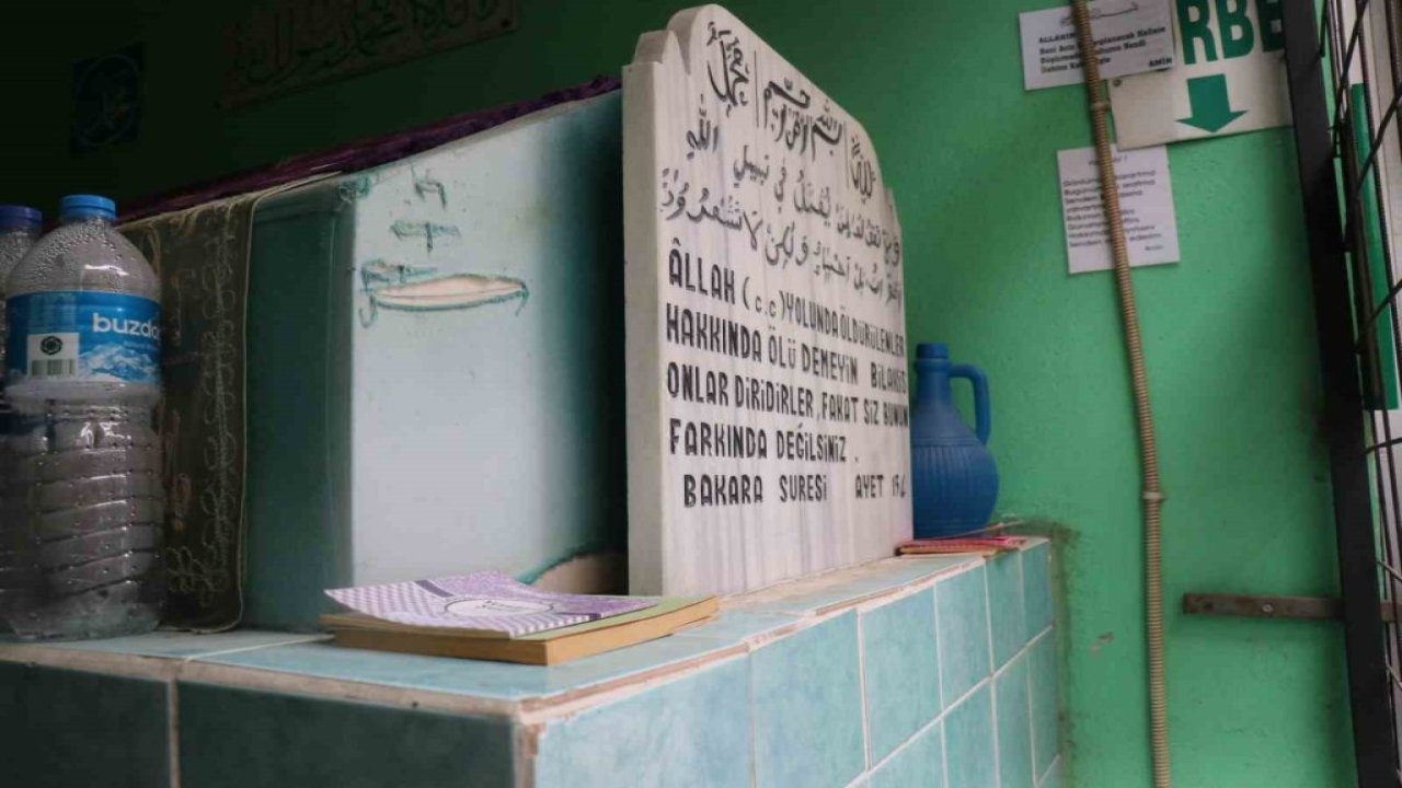 Sakarya’da sokak arasındaki sırrı çözülemeyen türbe merak konusu oldu