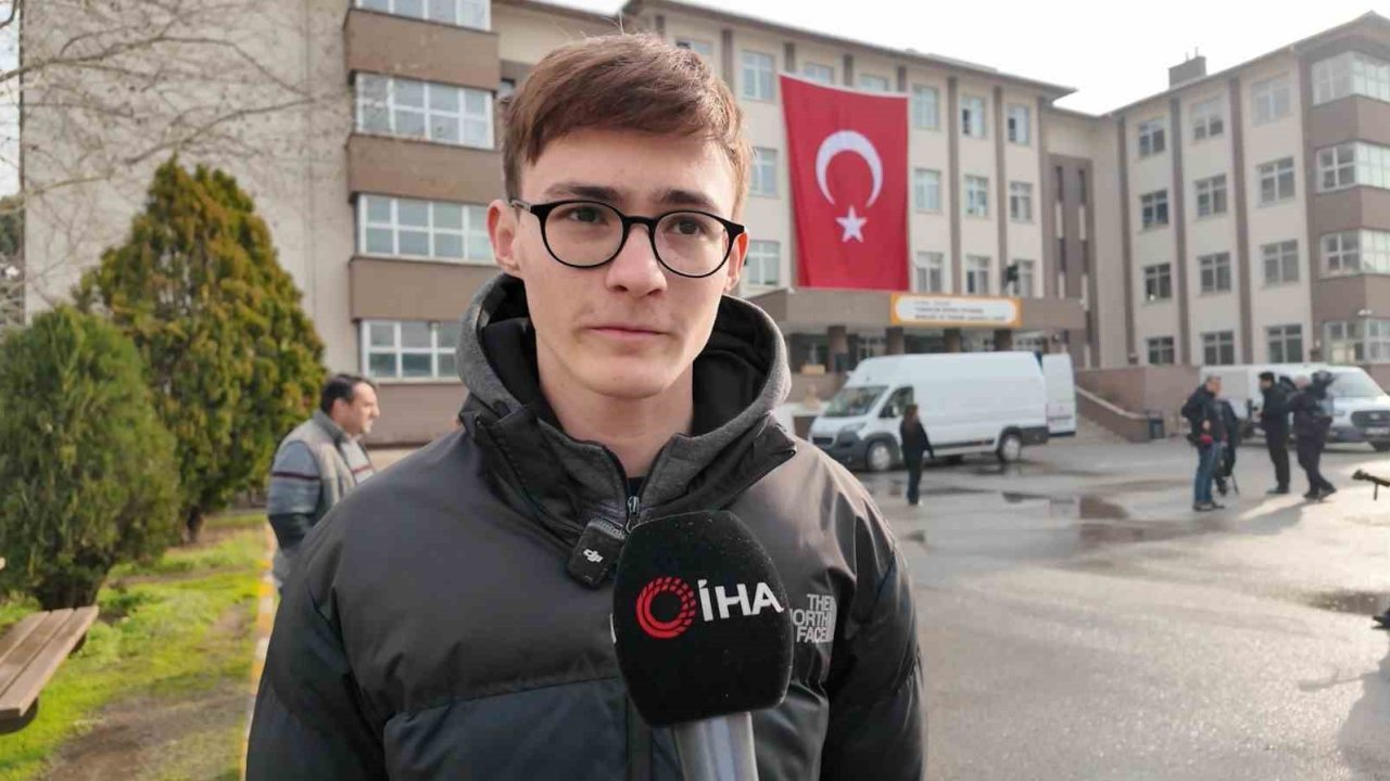 "Hoca koridora çıkınca yanında durduk ama elimizden bir şey gelmedi"