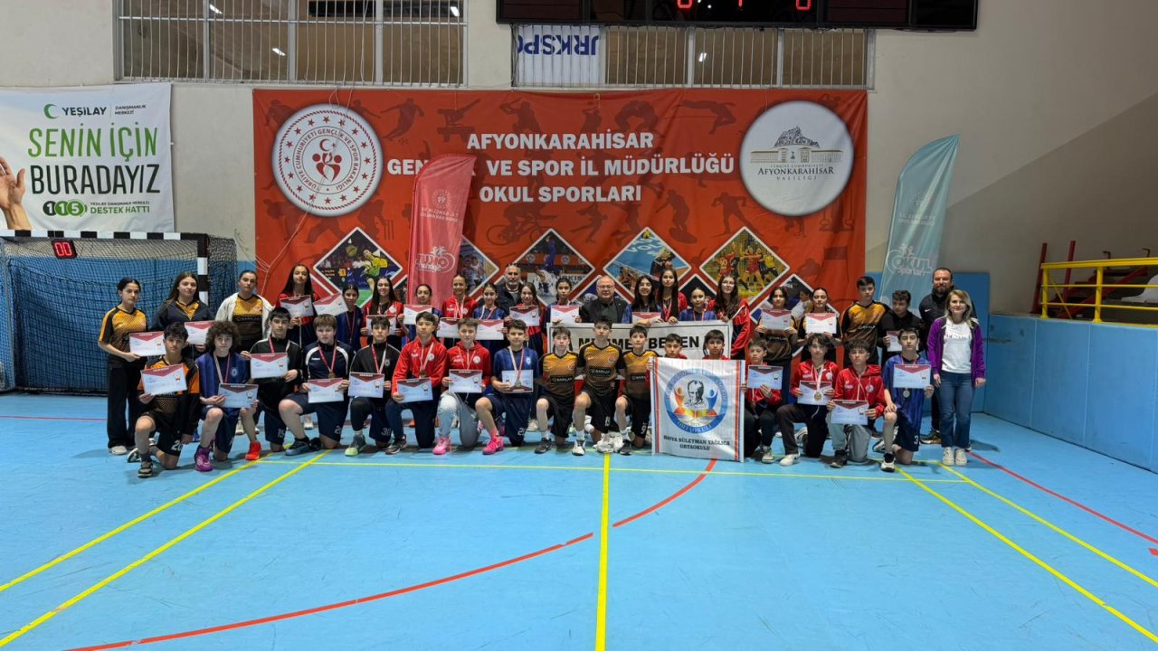 Mehmet Beğen Ortaokulu şampiyon