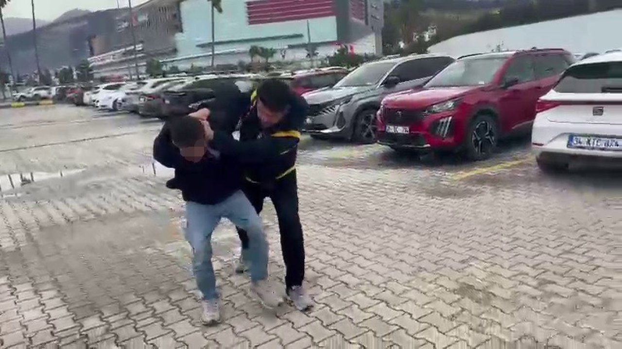 Tuvalet kabinine saklanarak 15 kadının fotoğraf ve videosunu çekti!