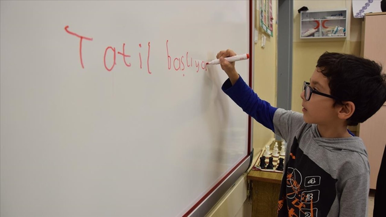 Bakan Tekin açıkladı: Ara tatiller kalktı mı?