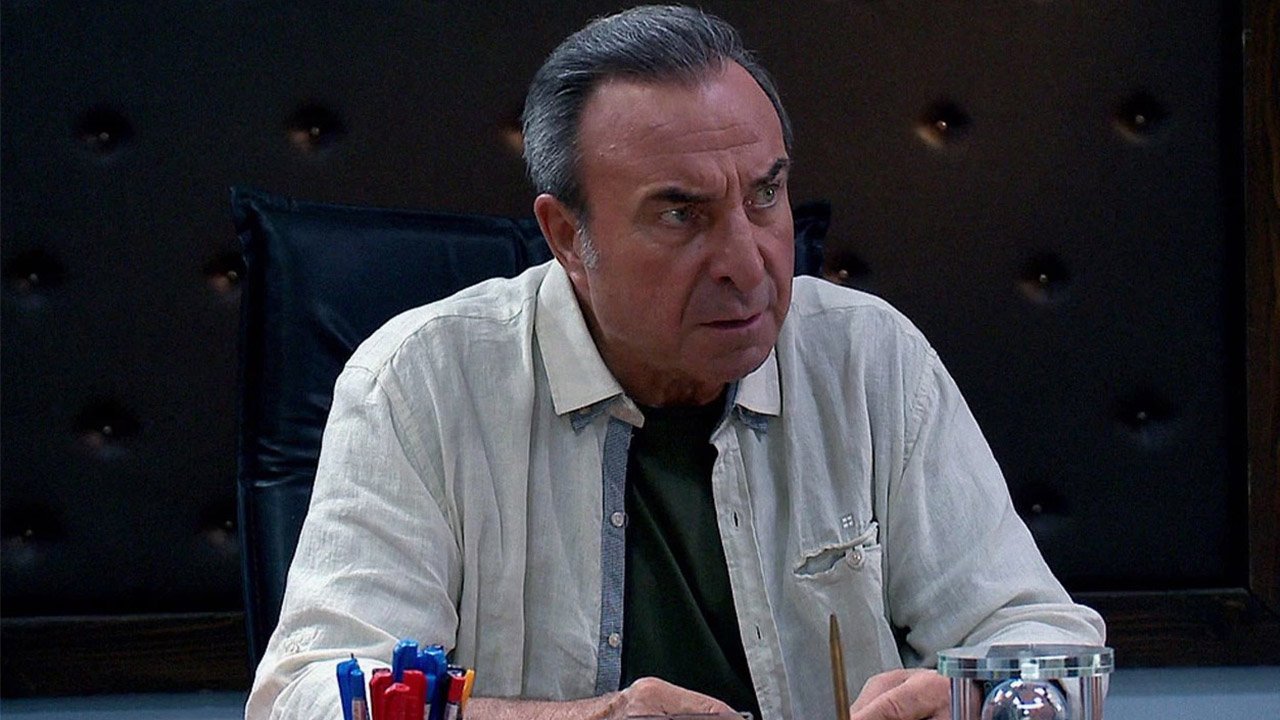 Usta oyuncu Zafer Ergin, apar topar hastaneye kaldırıldı