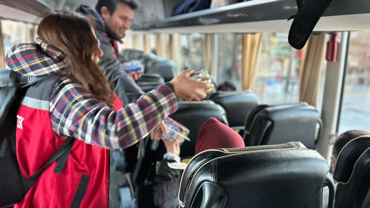 Konya'da yolda olanlara iftarlık dağıtıldı