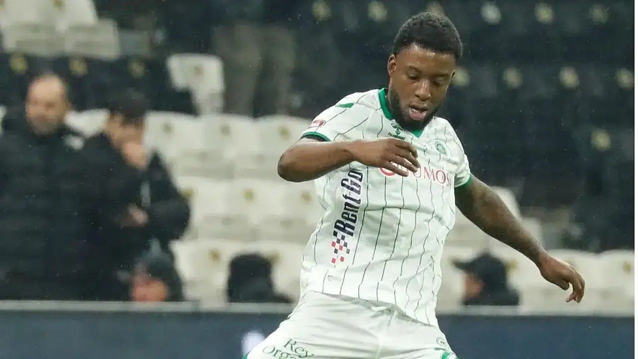 Konyaspor'da Bazoer şaşırttı