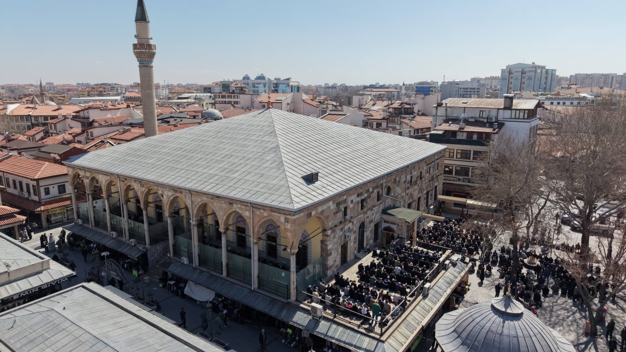 Konya, Ramazan ayının son cumasında aynı safta buluştu
