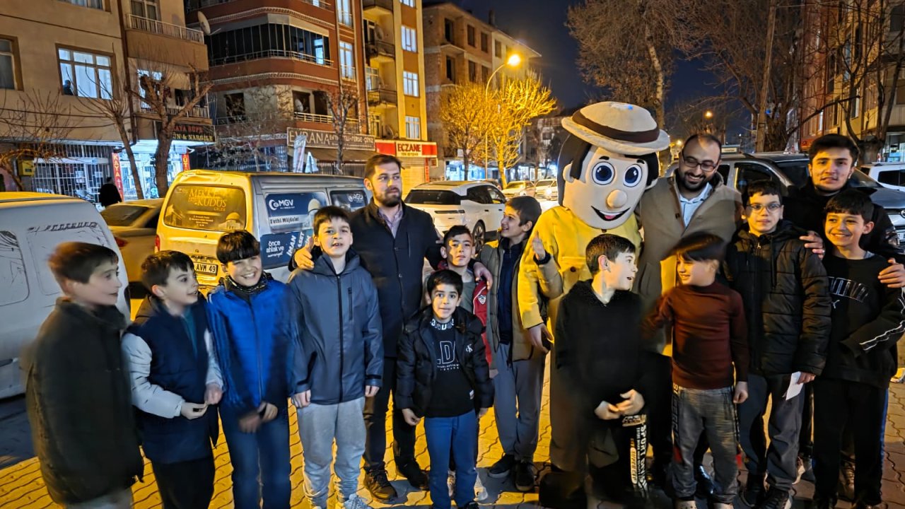 AGD’nin cami etkinlikleri çocukları teravihe çekti