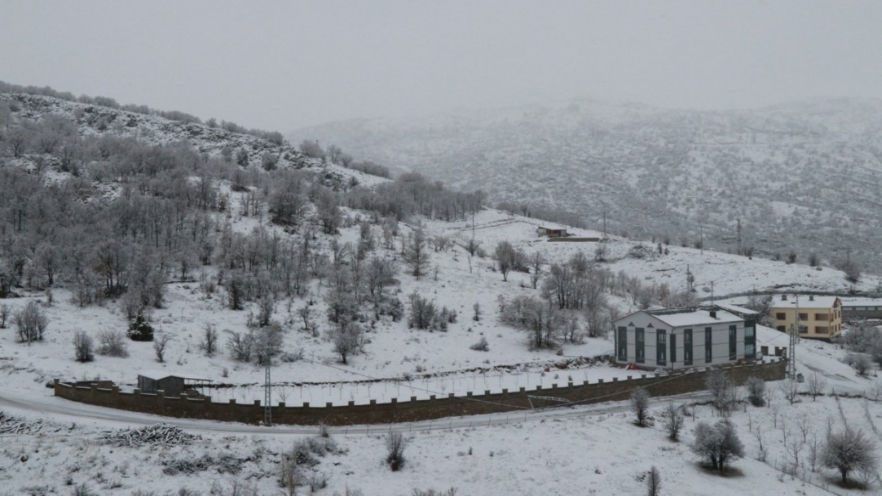 Konya'nın bir ilçesinde kâr yağışı etkili oldu