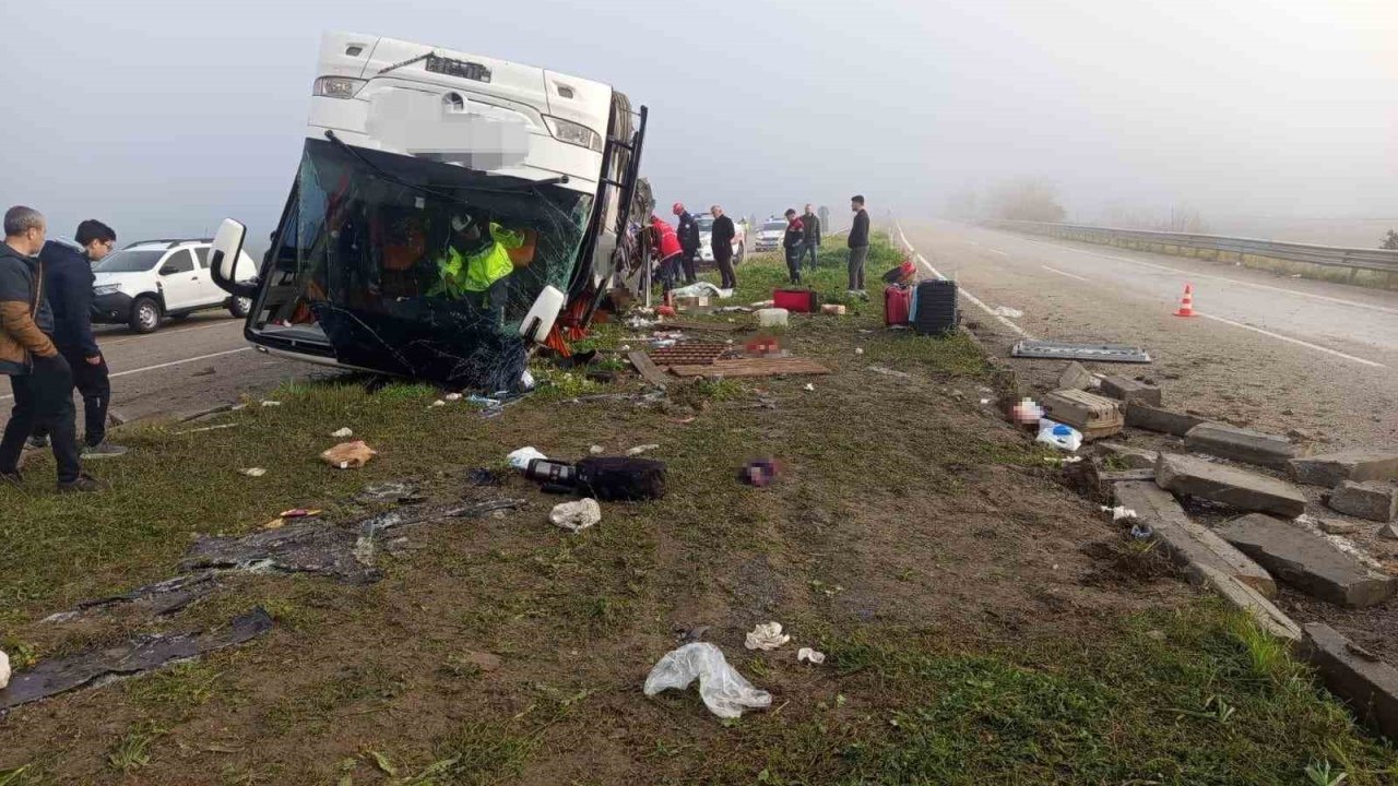 Bayram sabahı yolcu otobüsünde can pazarı: 2 ölü, 17 yaralı