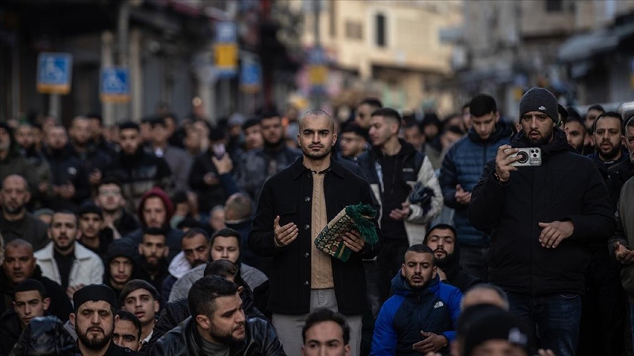 Mescid-i Aksa'da Bayram Namazı coşkusu