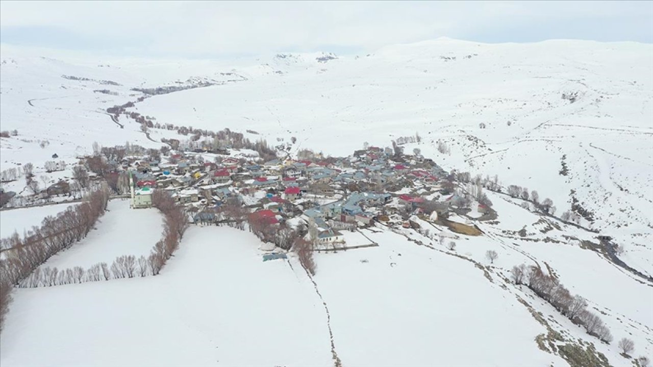 Ağrı'nın karla kaplı köylerinde bayram heyecanı yaşanıyor