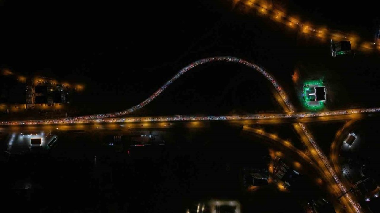 43 ilin geçiş noktasında dönüş yolculuğu: Kuyruk 40 kilometreyi aştı