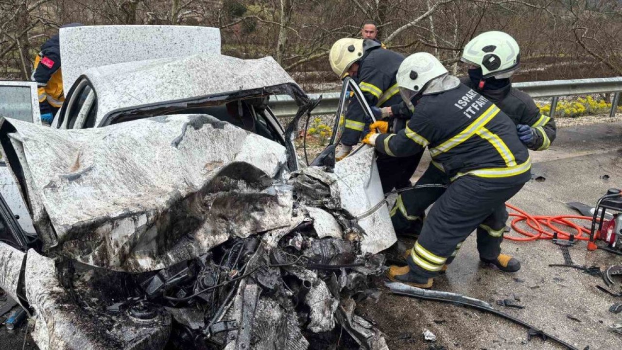 Isparta-Antalya yolunda feci kaza: 2 ölü, 4 yaralı