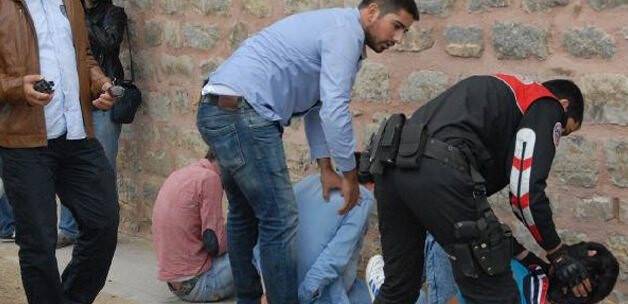 Polis kimlik sordu dayak yedi