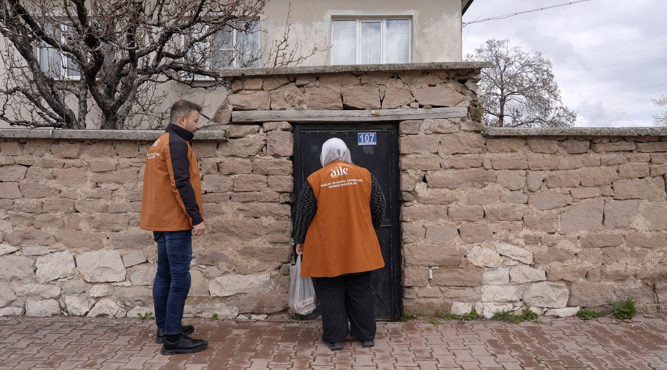 Konya Büyükşehir ekipleri yaşlıları ziyaret etti