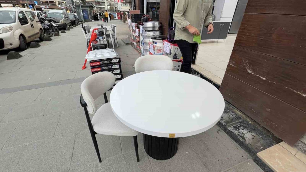 Sandalyesi çalınan mobilyacıdan hırsıza ironik sitem