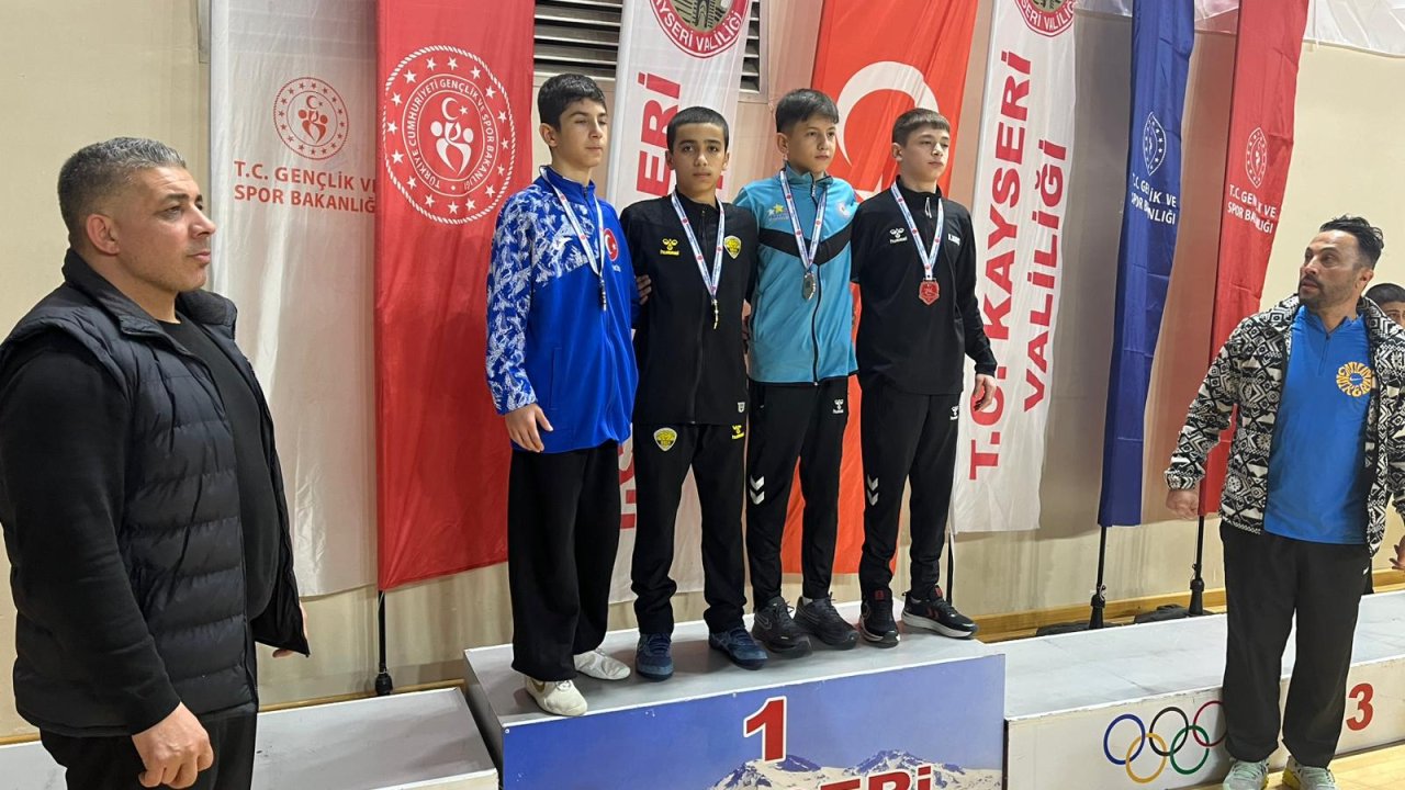 Konya Büyükşehir Belediyespor güreş takımından yeni başarı