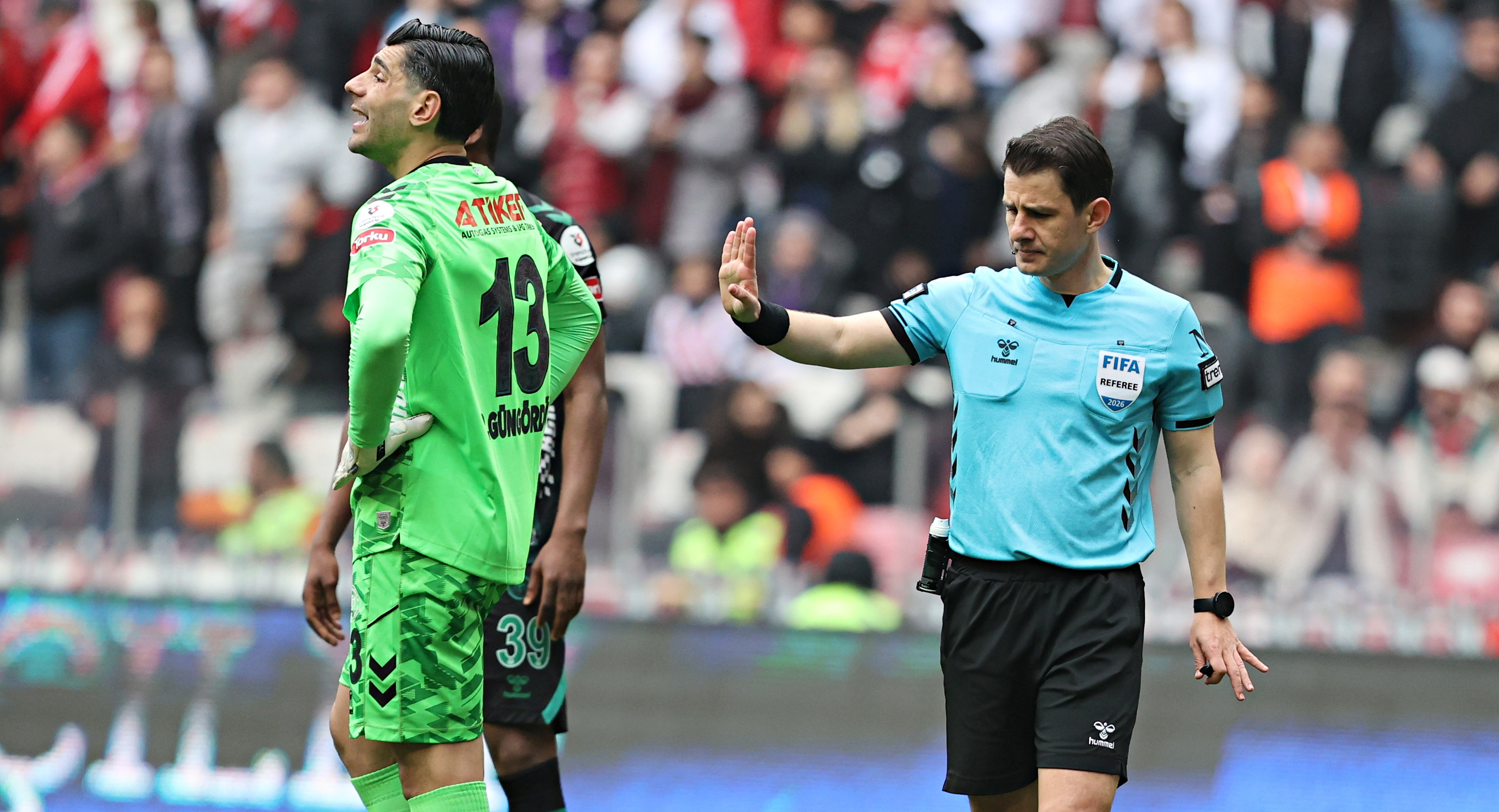 "Ucuz" penaltı kaleci Bahadır'dan döndü!