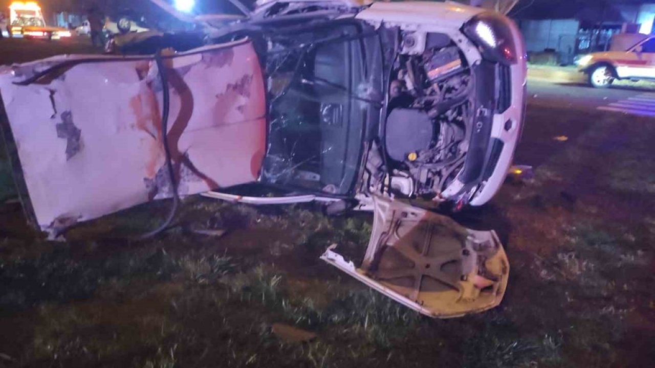 Kavşakta otomobiller çarpıştı: 2 ölü, 5 yaralı