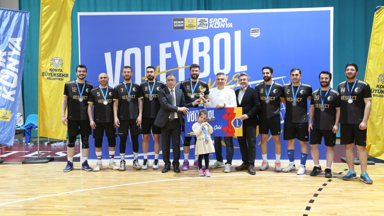 Voleybolda Konya Barosu şampiyon