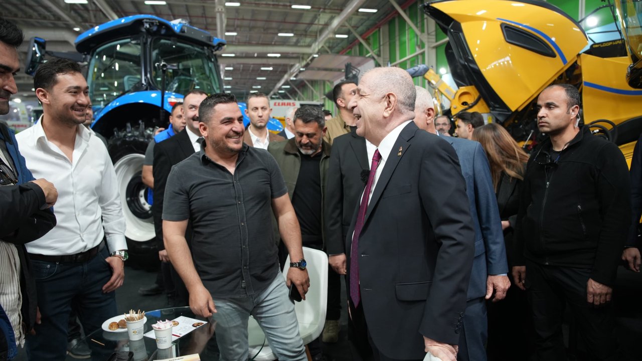 Ümit Özdağ, tarım fuarında üreticilerin sorunlarını dinledi