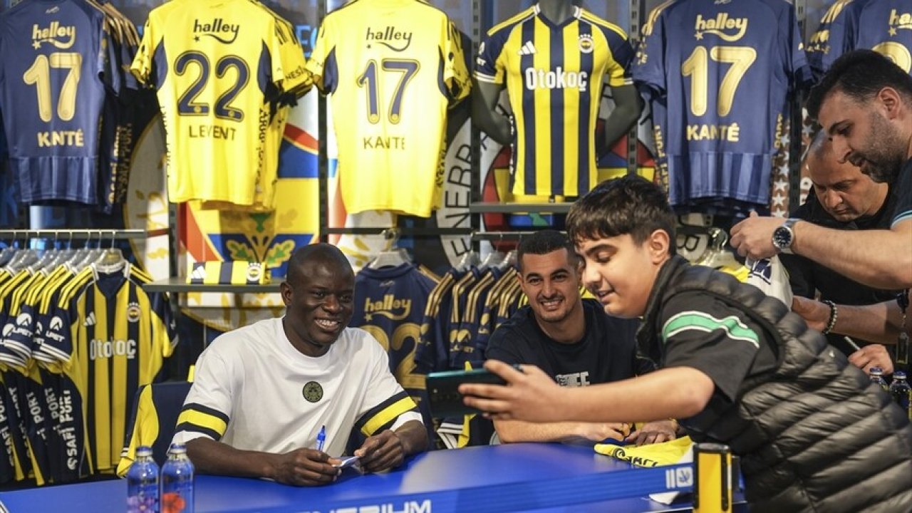 Fenerbahçe'de Kante ve Levent Mercan taraftarlarla buluştu