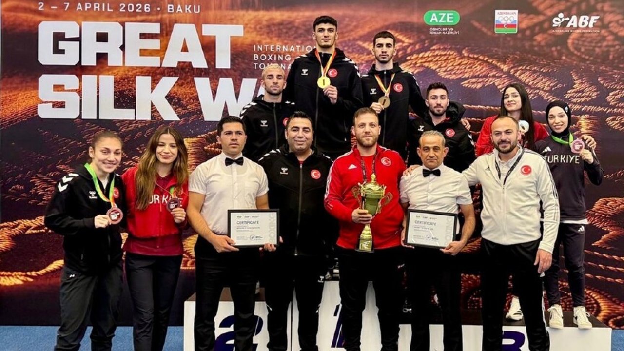 Milli boksörler madalyaları topluyor