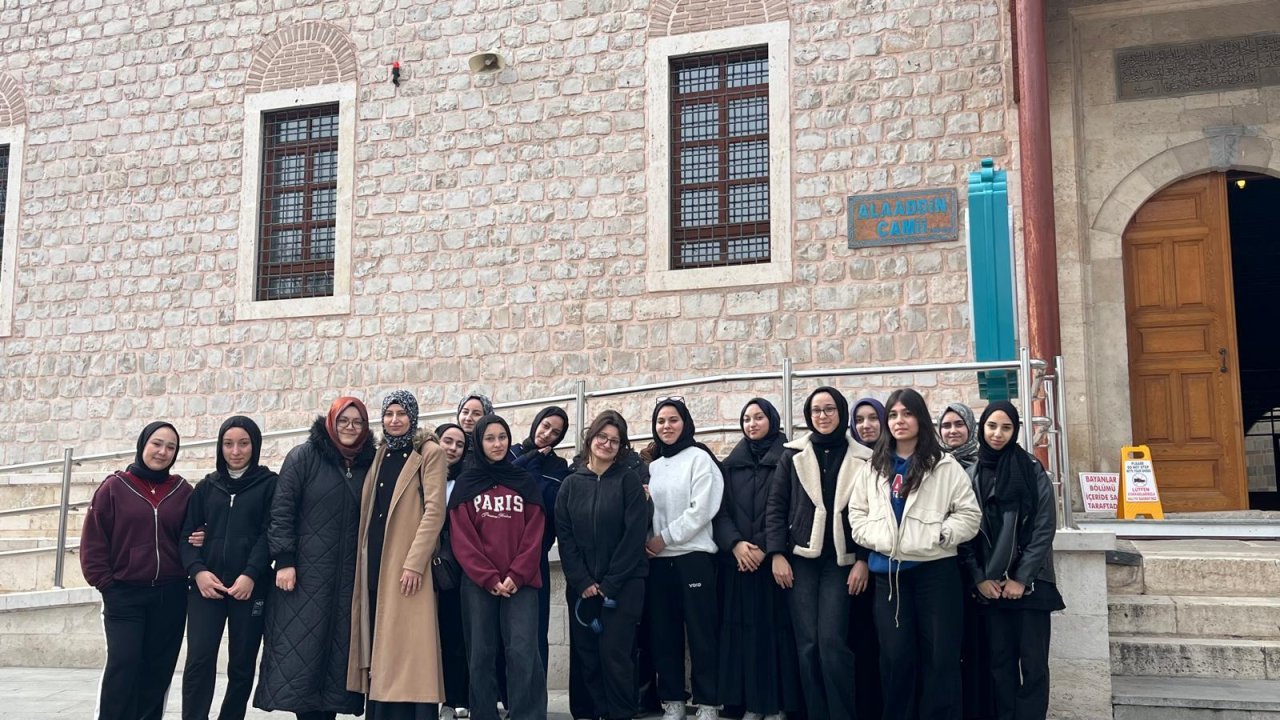 Karatay’da dikkat çeken uygulama! Öğrenciler tarihi camilerde