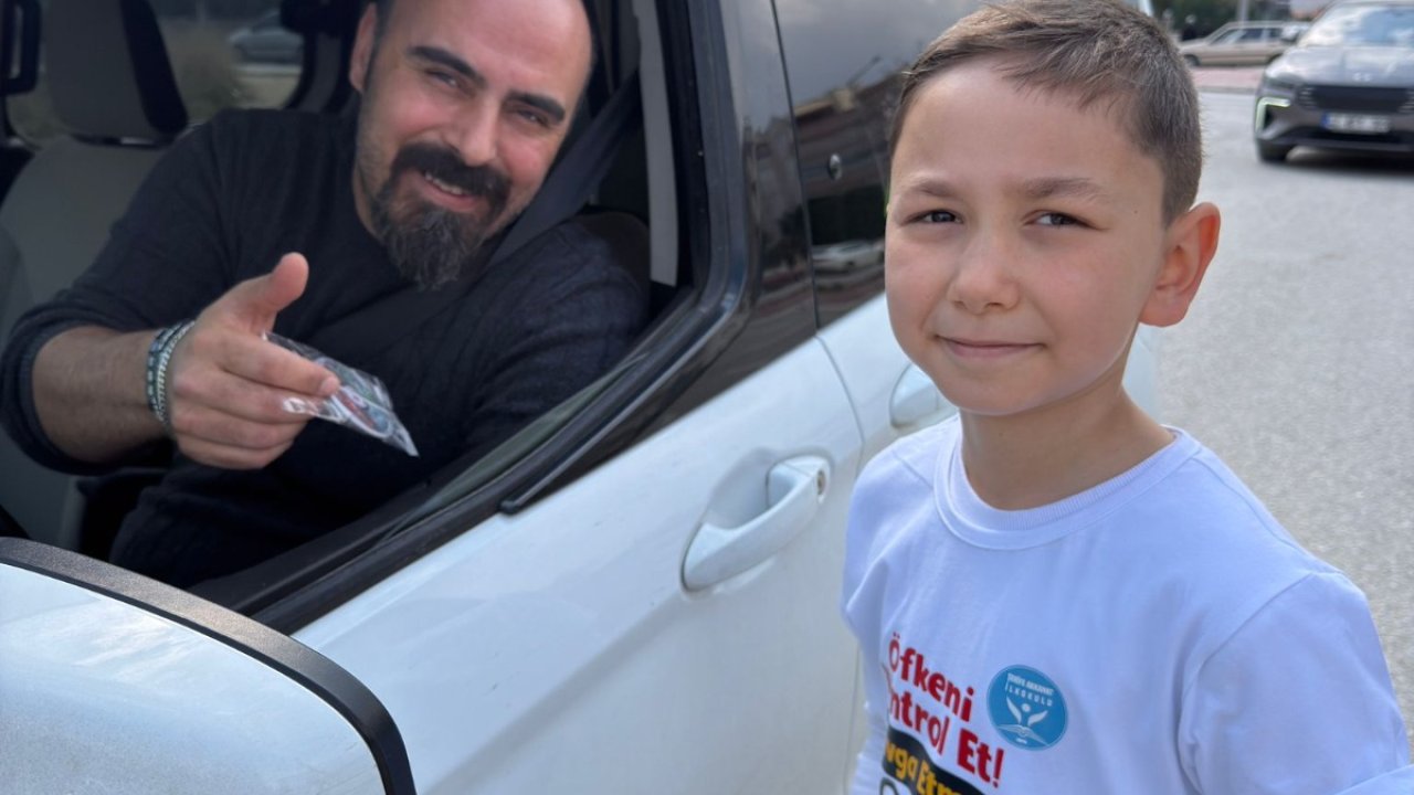 Konya’da öğrencilerden trafikte nezaket mesajı!