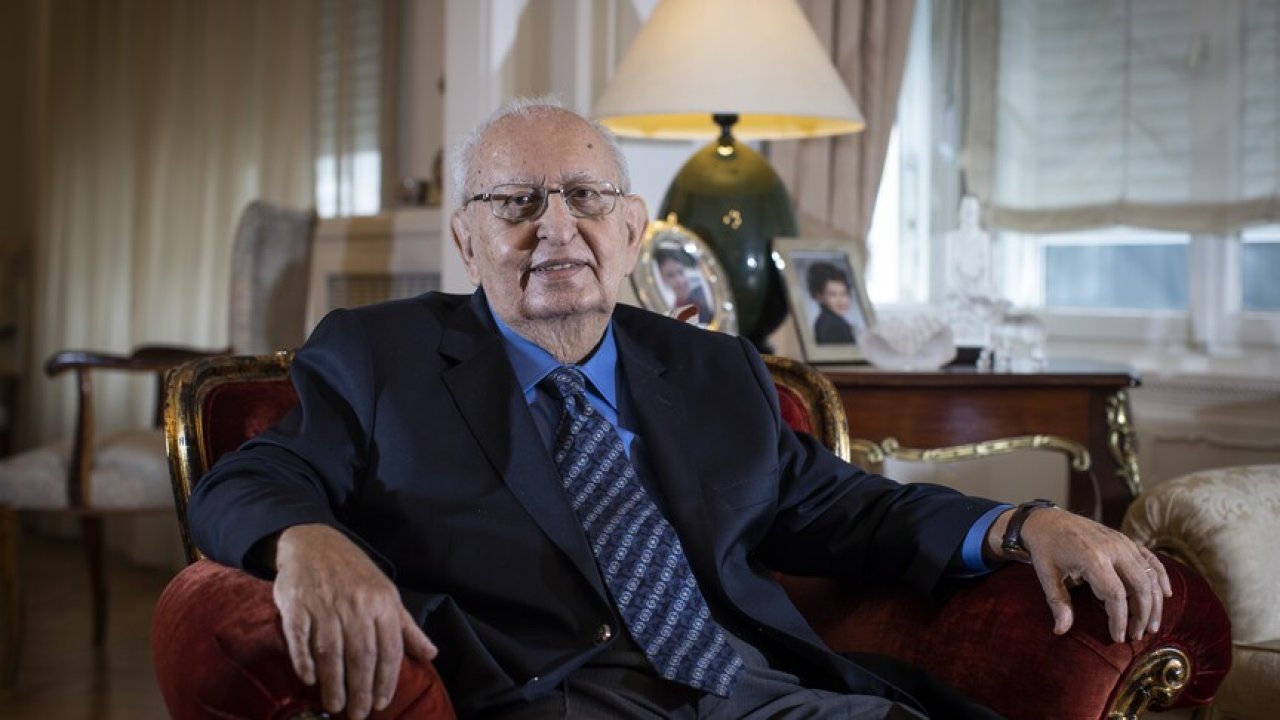 TBMM Eski Başkanı Hüsamettin Cindoruk vefat etti