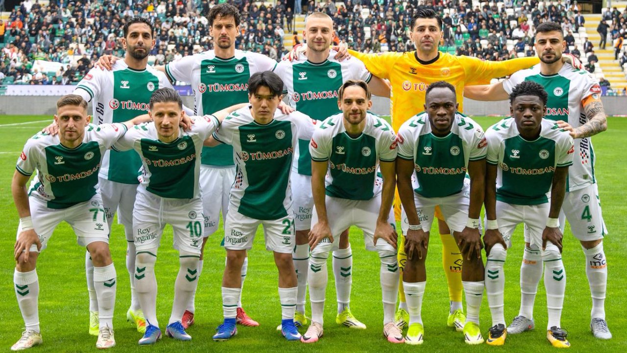 Konyasporlu oyuncular altın karmada