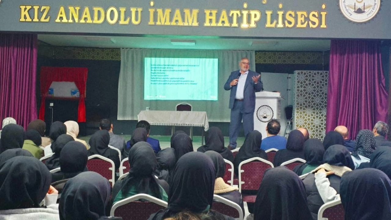 Karapınar’da “Bilim Söyleşileri” öğrencilerle buluştu
