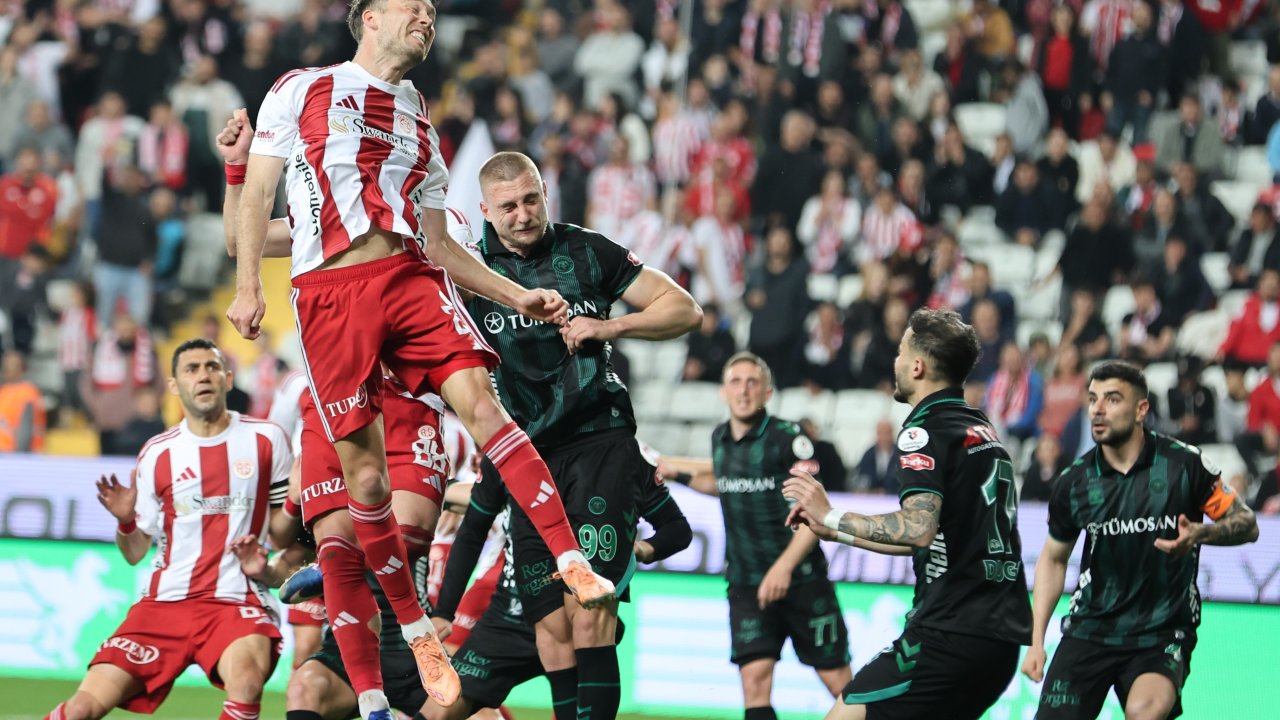 Konyaspor Antalya’dan 3 puanı söktü aldı!