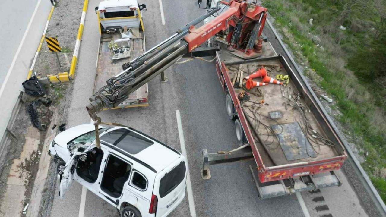 Afyonkarahisar'da feci kaza! Yan yatan araçta 1 kişi öldü, 2 kişi yaralandı