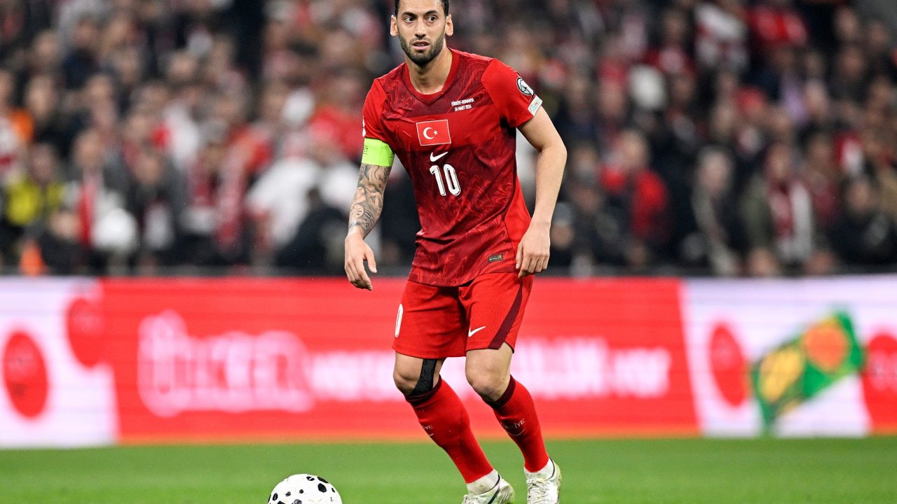 Hakan Çalhanoğlu Inter’i finale taşıdı!