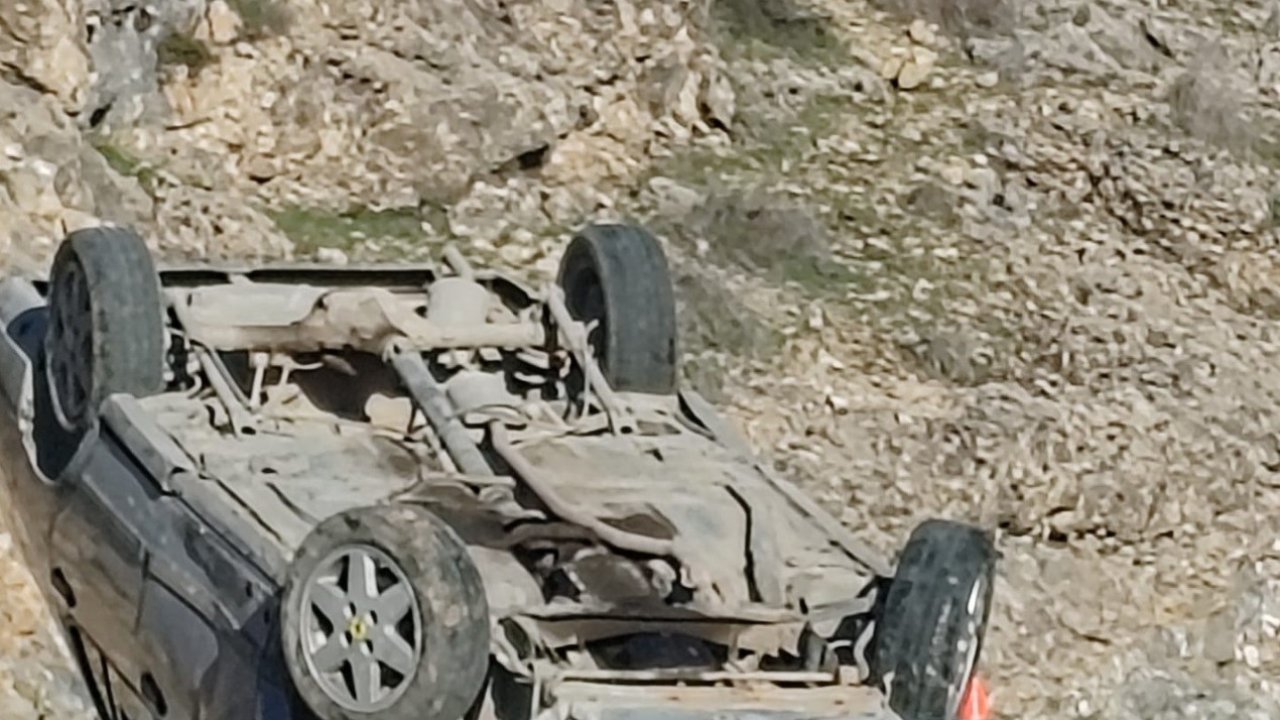 Halkapınar'daki kazada otomobil ters döndü!