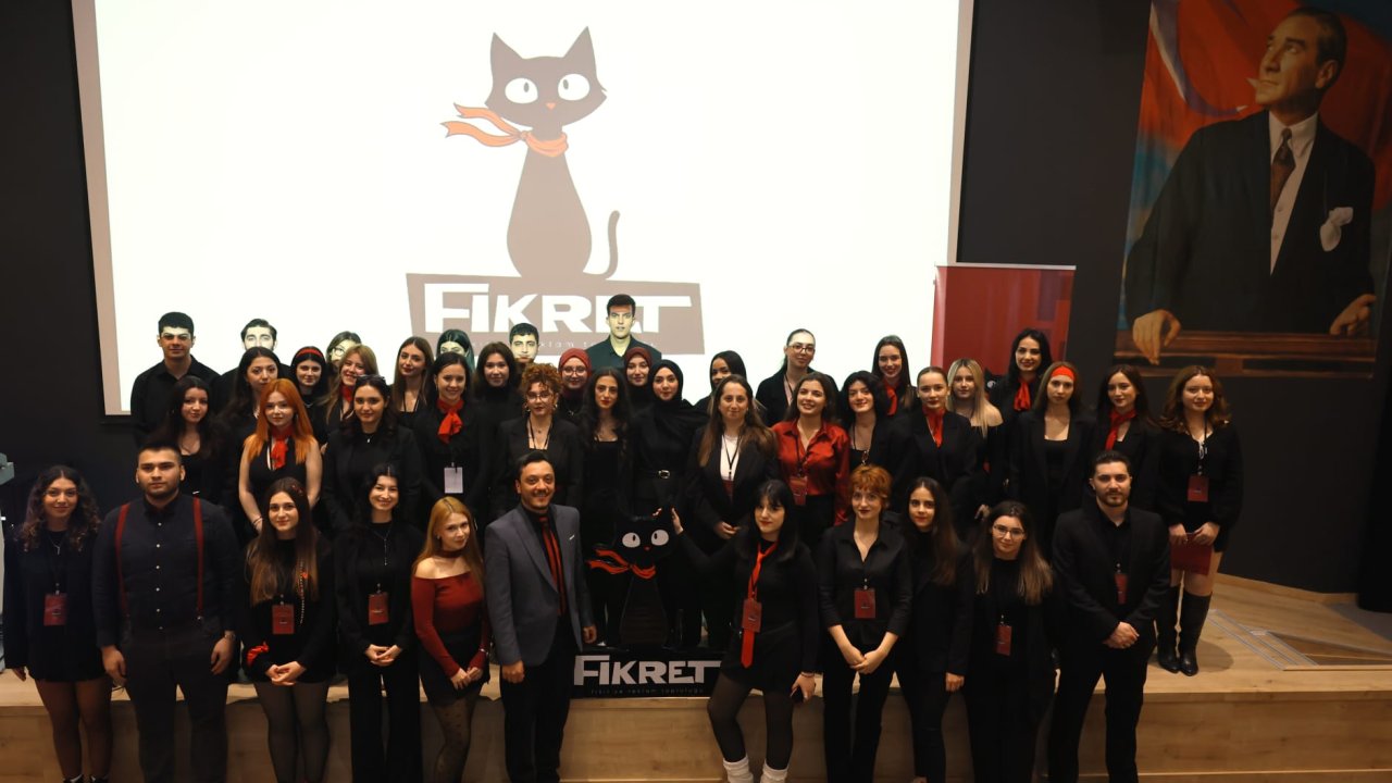 Selçuk İletişim mezunları Bandırma'ya çıkarma yapıyor