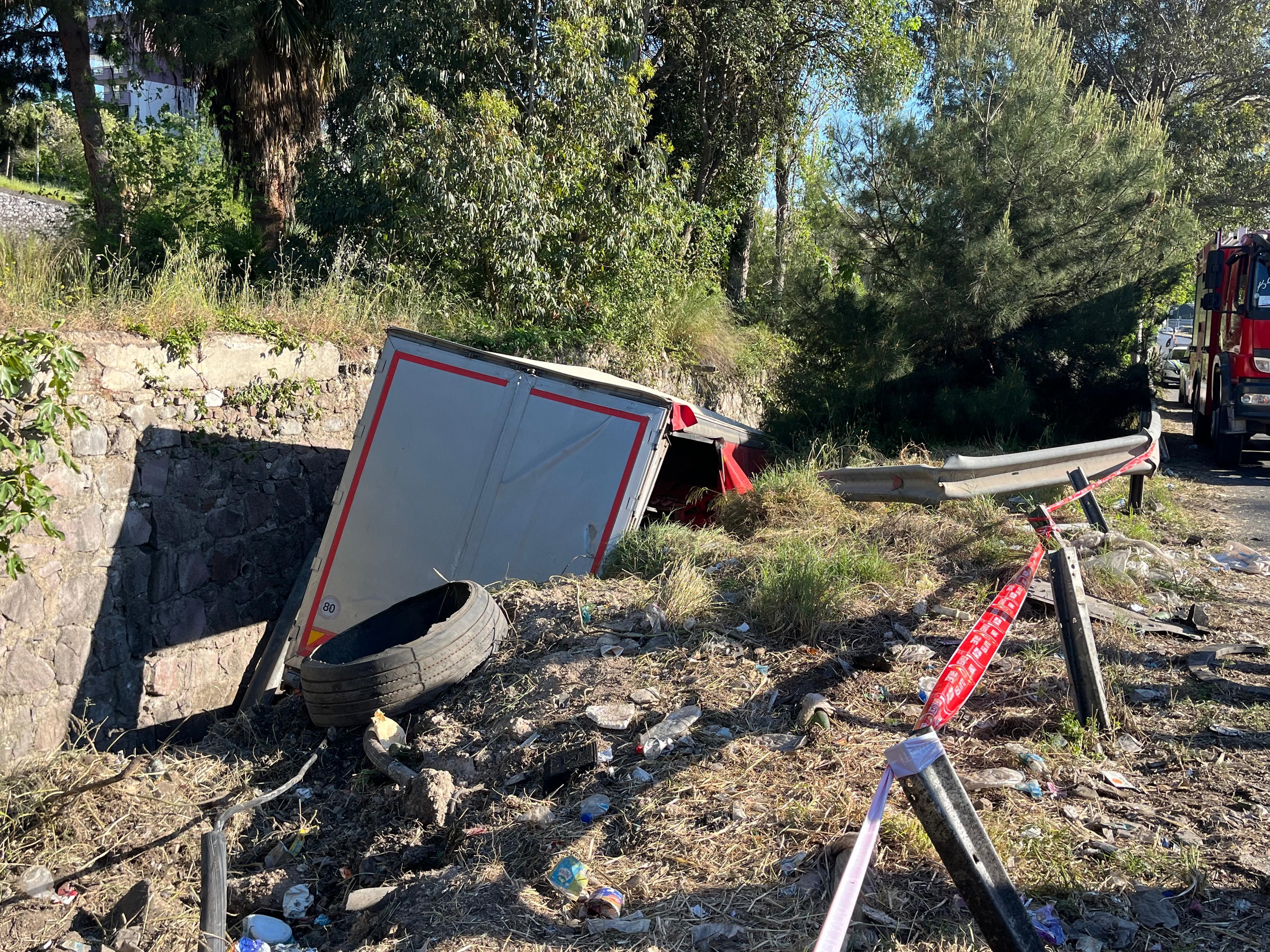İzmir Bornova'da freni patlayan tır ortalığı savaş alanına çevirdi! Çok sayıda kişi yaralandı