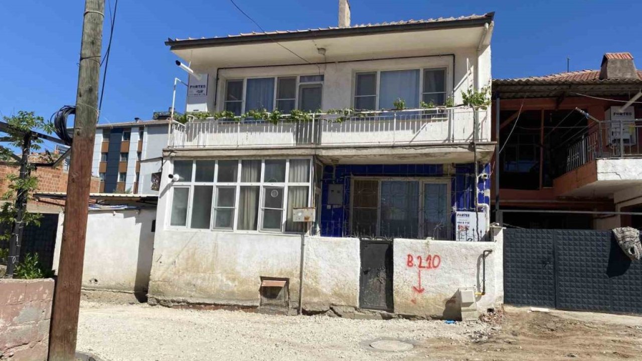 Evin banyosunda ölü olarak bulundu