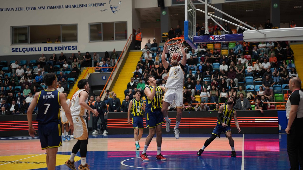 Konya Büyükşehir Fenerbahçe'yi farklı geçti
